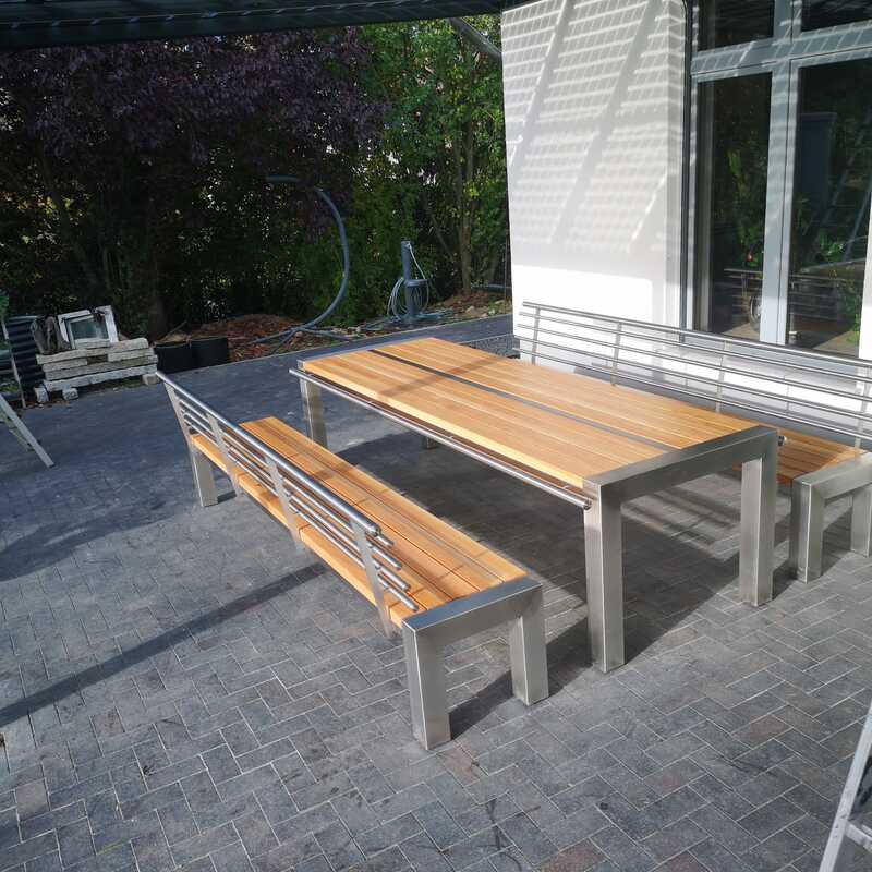 Holztisch & Bank